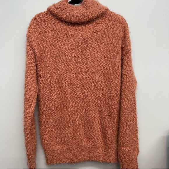 Soft fuzzy sweater from Love Tree EUC size XL - Picture 5 of 9